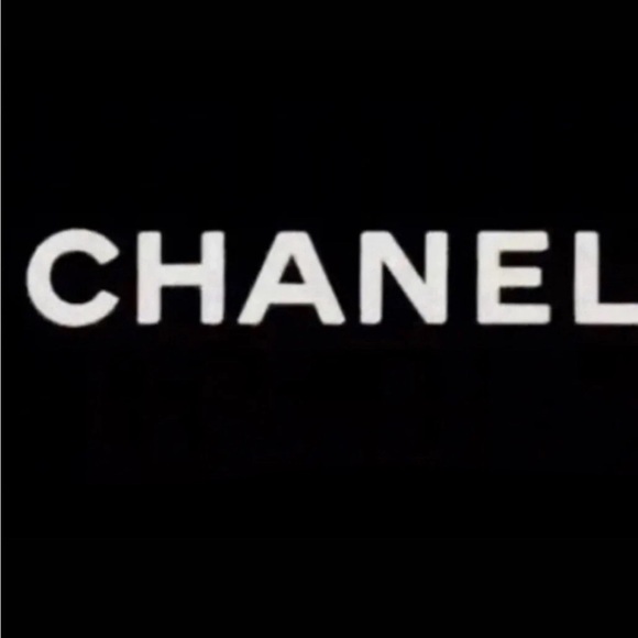 Vintage lot of four CHANEL Silver Logo Buttons stamped on back - Picture 4 of 7